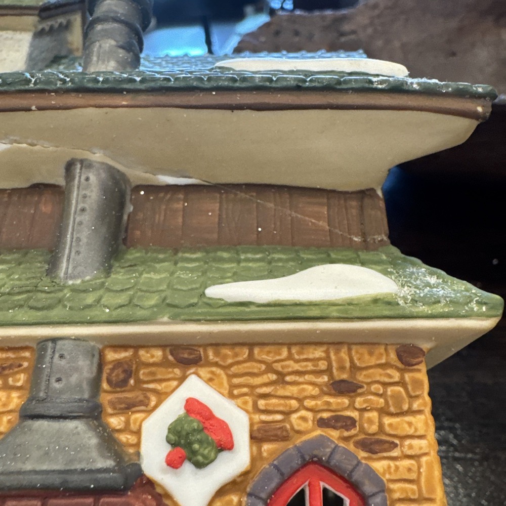Dept 56 1993 Heritage Village North Pole Series North Pole Chapel 5626-0 DAMAGED - Picture 4 of 10